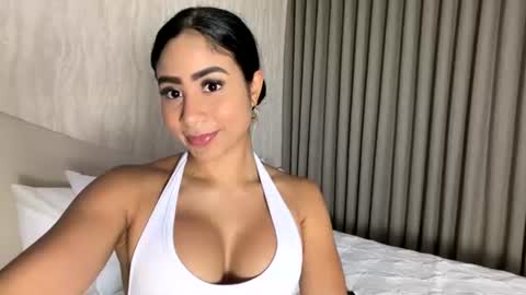 Abril Victoria online show from 07.21.26