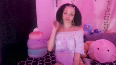 Snapshot of abruisedpeach chatting on 10.05.25 Peach online show from 10.05.25