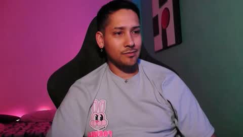 Snapshot of abruptoinusual chatting on 11.17.25 abruptoinusual online show from 11.17.25