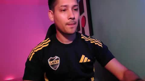 Snapshot of abruptoinusual chatting on 11.21.25 abruptoinusual online show from 11.21.25