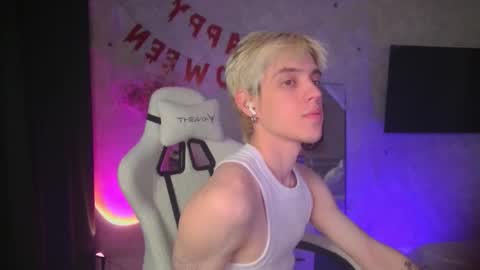 Snapshot of abslut chatting on 10.31.25 Nick online show from 10.31.25