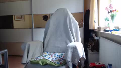 Snapshot of ach471 chatting on 10.12.25 ach471 online show from 10.12.25