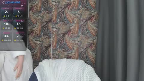 Snapshot of acid_juice chatting on 12.13.24 Anna FANSLY yesacid online show from 12.13.24