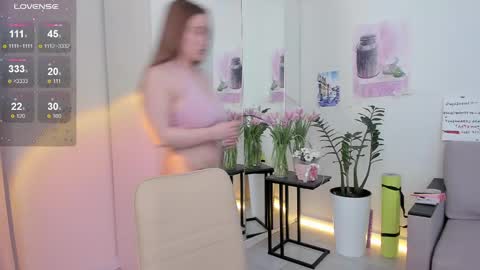 Snapshot of acid_juice chatting on 03.10.25 Anna FANSLY yesacid online show from 03.10.25