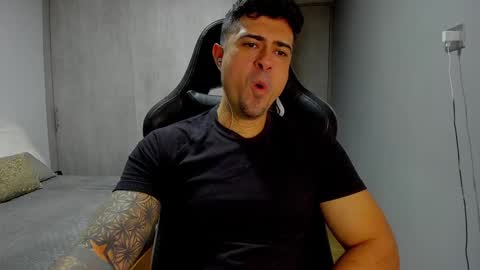 Snapshot of adam_clarke chatting on 01.17.25 adam clarke online show from 01.17.25