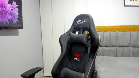 Snapshot of adam_clarke chatting on 02.04.25 adam clarke online show from 02.04.25