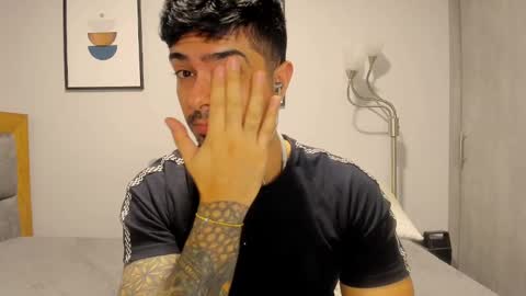 Snapshot of adam_clarke chatting on 02.11.25 adam clarke online show from 02.11.25