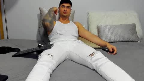 Snapshot of adam_clarke chatting on 03.09.25 adam clarke online show from 03.09.25