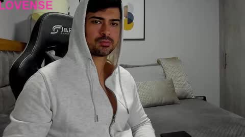 Snapshot of adam_clarke chatting on 10.06.25 adam clarke online show from 10.06.25