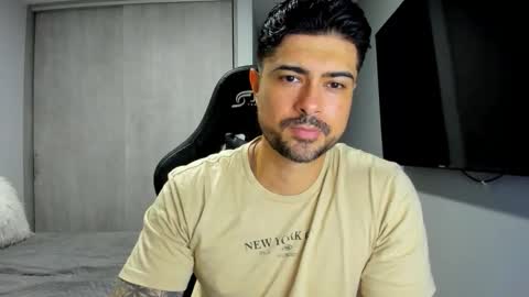 Snapshot of adam_clarke chatting on 11.19.25 adam clarke online show from 11.19.25