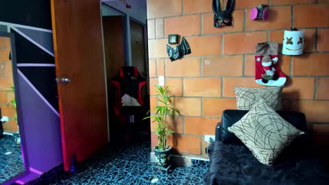 Adam Valencia online show from 02.21.25