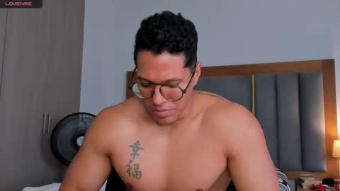 adambrocs1 online show from 03.10.25