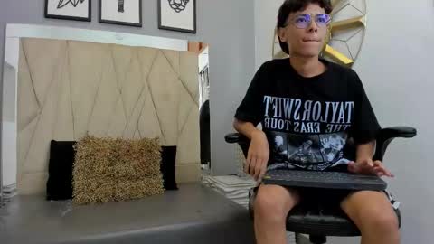 Adams Bobby online show from 10.28.25