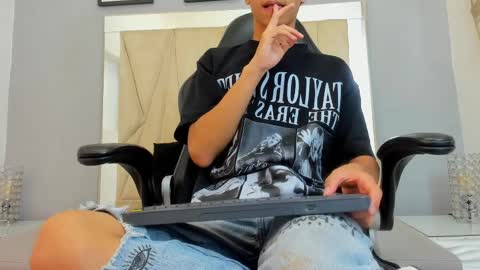 Adams Bobby online show from 04.07.26