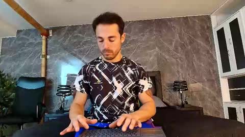 Im Adams Sanz online show from 03.02.26