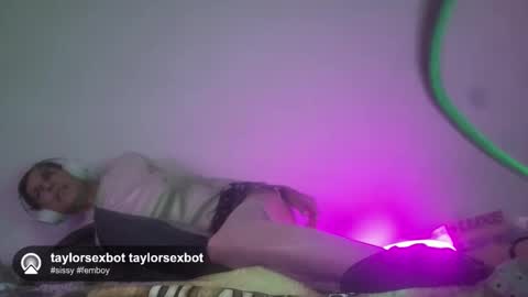 Snapshot of adamseve777 chatting on 05.14.26 TaylorSexbot online show from 05.14.26