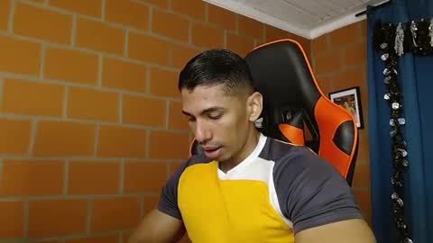 Snapshot of adan_sin1 chatting on 01.28.25 Adan Sin online show from 01.28.25