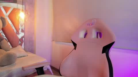 Snapshot of adara_evanss chatting on 11.24.25 Adara online show from 11.24.25