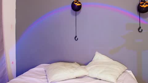  Adara Johnson  online show from 10.12.25