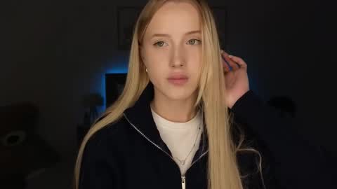 Snapshot of adele_armas chatting on 04.17.26 Adele online show from 04.17.26