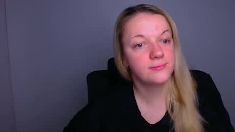 Snapshot of adele_missu chatting on 11.22.25 Adele online show from 11.22.25