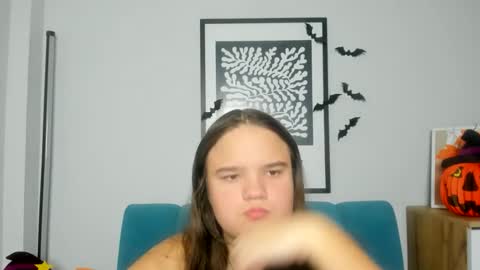 adelecruzz online show from 10.28.25