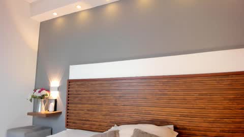 Snapshot of adelehottman chatting on 09.25.25 Adele online show from 09.25.25