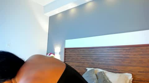 Snapshot of adelehottman chatting on 10.01.25 Adele online show from 10.01.25