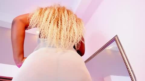 Snapshot of adelehottman chatting on 02.10.26 Adele online show from 02.10.26