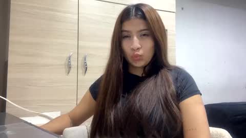 adellein foxx online show from 10.16.25