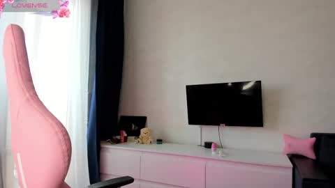 Snapshot of adelesaturn chatting on 02.25.25 Adele online show from 02.25.25