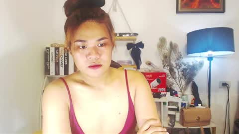 Adellahuge05 online show from 12.22.25