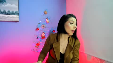 Snapshot of adellelennox_cg chatting on 12.31.24 Adelle online show from 12.31.24