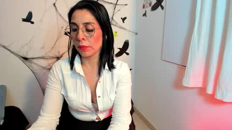 Snapshot of adellelennox_cg chatting on 11.07.25 Adelle online show from 11.07.25