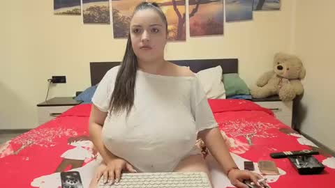 Snapshot of adellineee chatting on 04.29.26 Adellineee online show from 04.29.26
