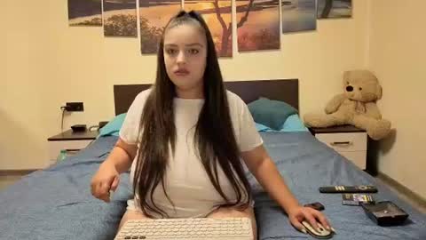 Snapshot of adellineee chatting on 06.20.26 Adellineee online show from 06.20.26