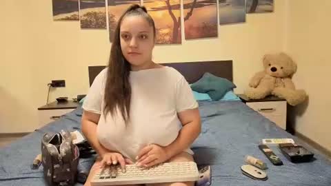 Snapshot of adellineee chatting on 06.22.26 Adellineee online show from 06.22.26