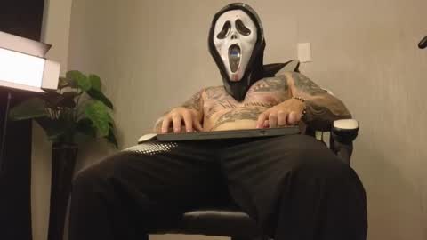 Snapshot of ades_lowe chatting on 10.31.25 Ades online show from 10.31.25