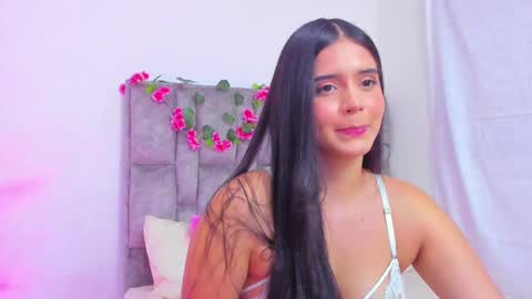 Snapshot of adhara__evanss chatting on 01.07.25 online show from 01.07.25