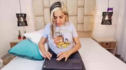 AdharaSmithh online show from 02.11.25