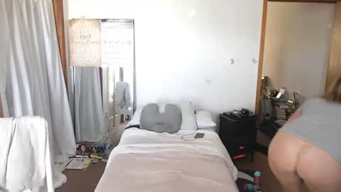 adorable22 online show from 11.11.25