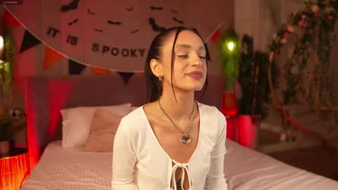 Snapshot of adoracortes chatting on 10.31.25 adoracortes online show from 10.31.25