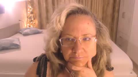 Snapshot of adrena_ chatting on 06.12.26 Cryna online show from 06.12.26