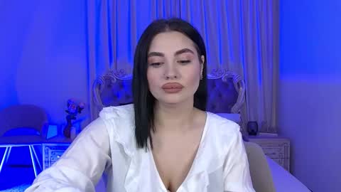 AdrianaTores online show from 11.17.25