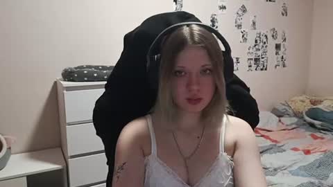 Snapshot of adriannamalango chatting on 06.28.26 Sofa online show from 06.28.26