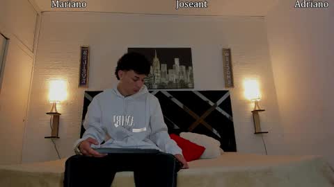 Snapshot of adriano_bigcock chatting on 09.09.25 Adrian online show from 09.09.25