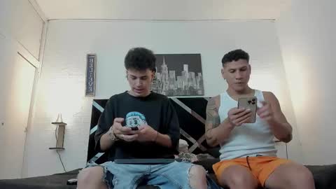 Snapshot of adriano_bigcock chatting on 11.18.25 Adrian online show from 11.18.25