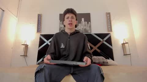 Snapshot of adriano_bigcock chatting on 11.19.25 Adrian online show from 11.19.25