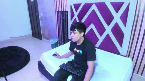 Snapshot of adrianwalkerr chatting on 04.05.26 adrianwalkerr online show from 04.05.26