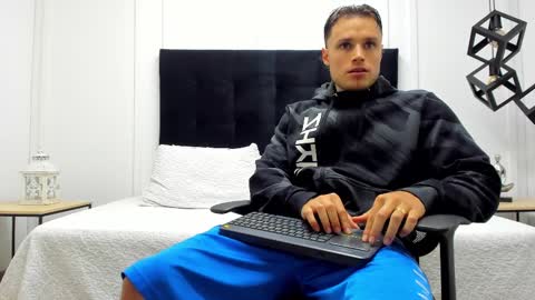 Snapshot of adrien_roche888 chatting on 02.09.25 Adrein Roche online show from 02.09.25